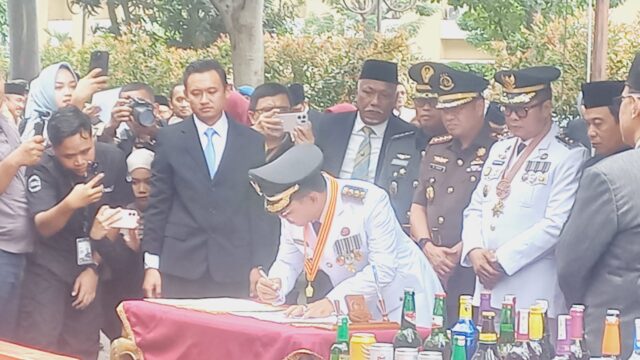 Dalam Rangka HUT Kota Tangerang Yang Ke 33 Tahun, 1128 Botol Miras Dimusnahkan